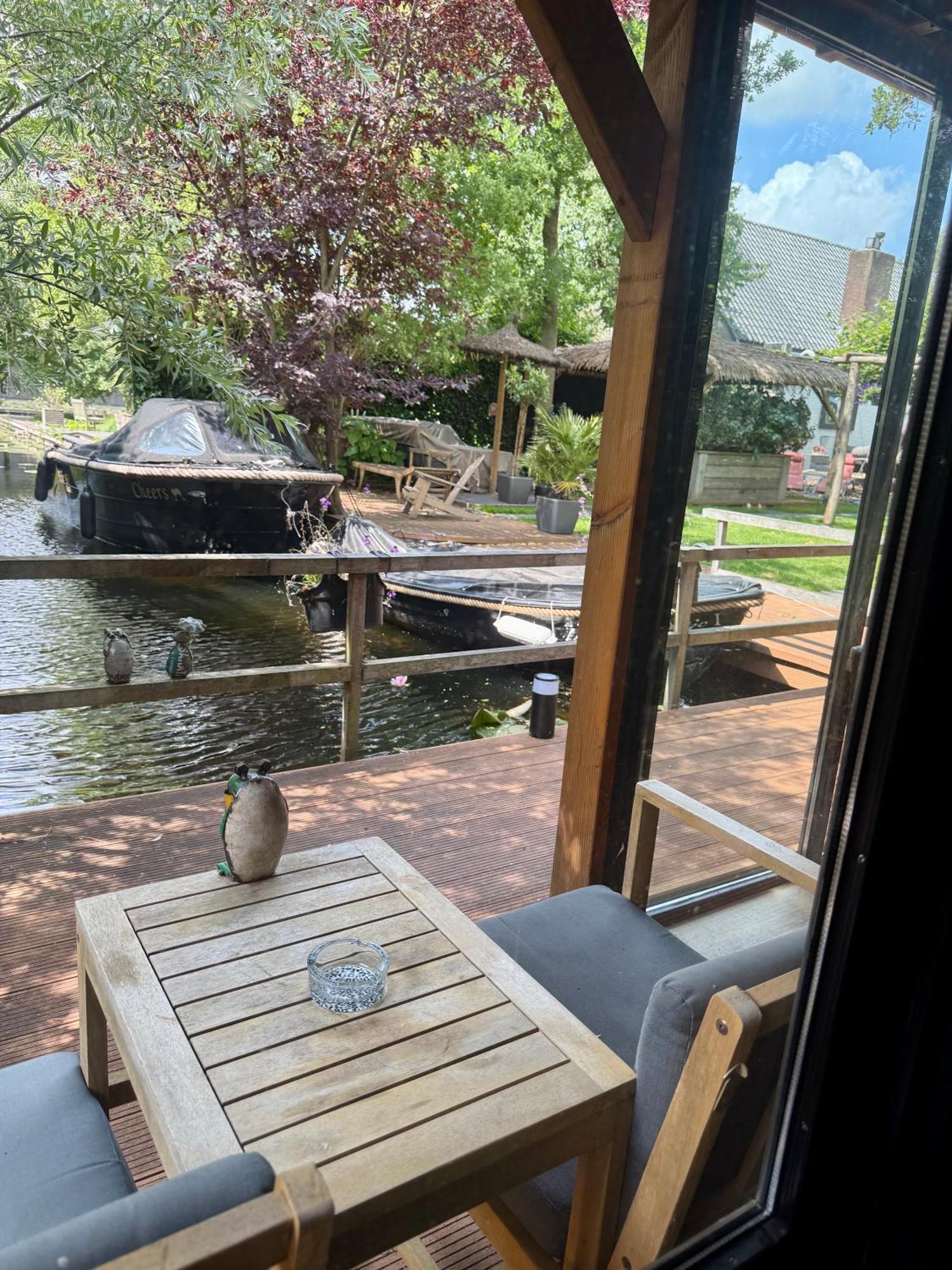 Casa Aan De Plas, B&B Met Sauna En Hottub Of Jacuzzi Nieuwkoop Exterior photo